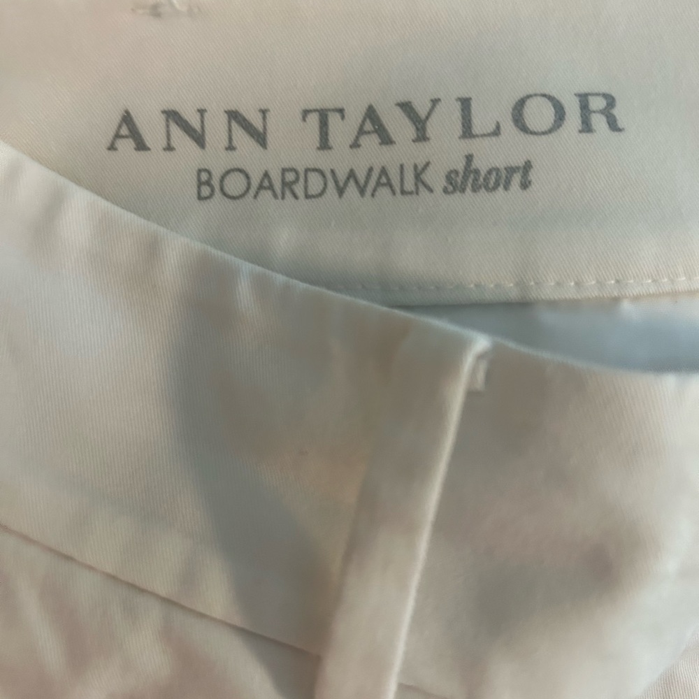Ann Taylor Boardwalk shorts. Size 8. White